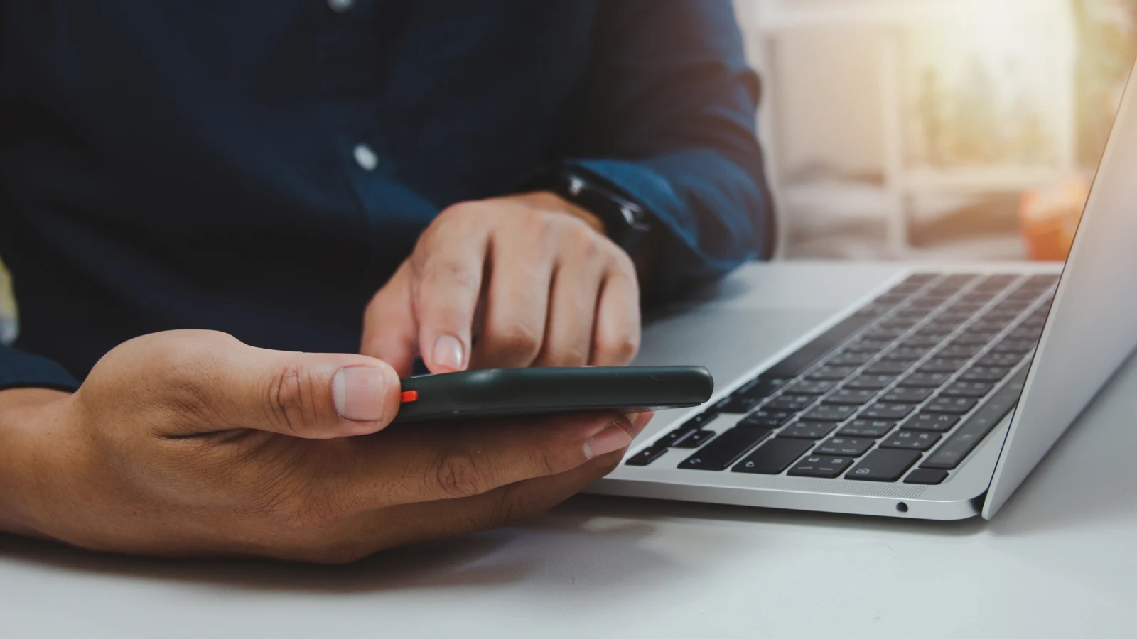 marketing-laptop-banner